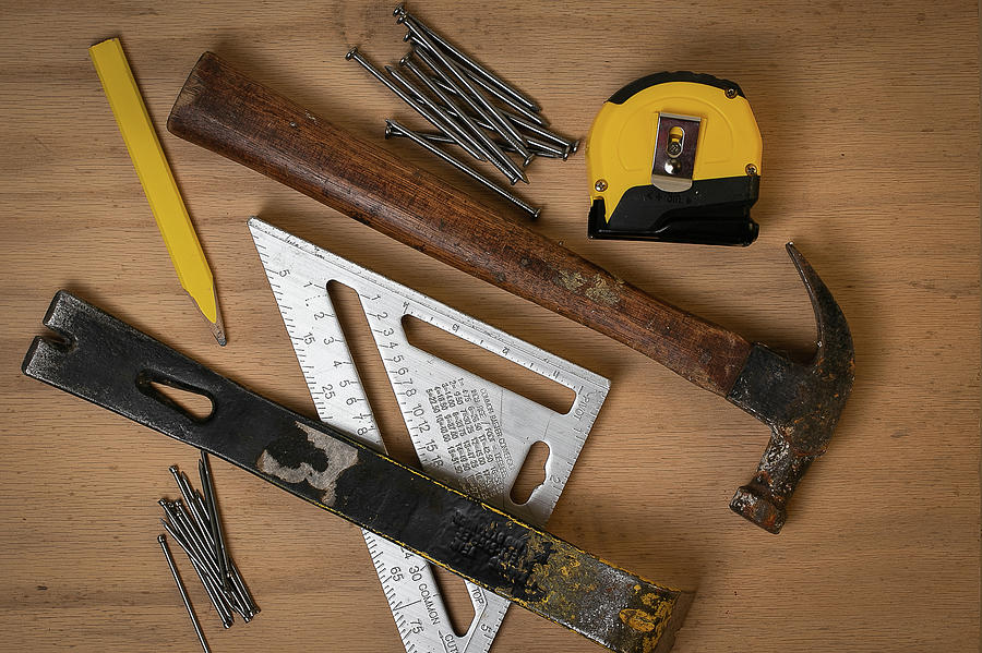 Professionals have all tools to perform a kitchen installation